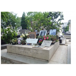 Pierre tombale inspirée de la Tombe de Gainsbourg, échelle ho
